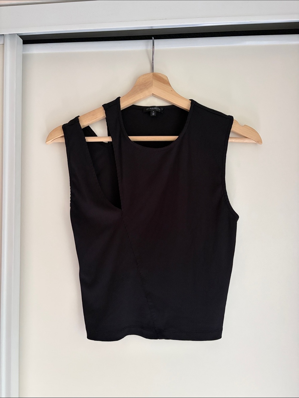Asymmetric Ribbed Cutout Tank